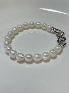 Freshwater Pearl Bracelet with Silver-Tone Infinity Clasp - White 5